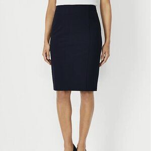 NWOT Ann Taylor Classic Petite Navy Pencil Skirt in 0P